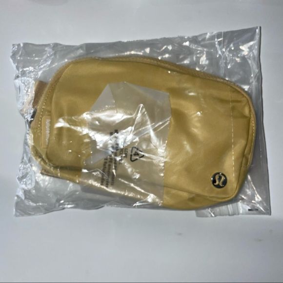 Lululemon Everywhere Belt Bag - Golden Sand - Picture 2 of 2